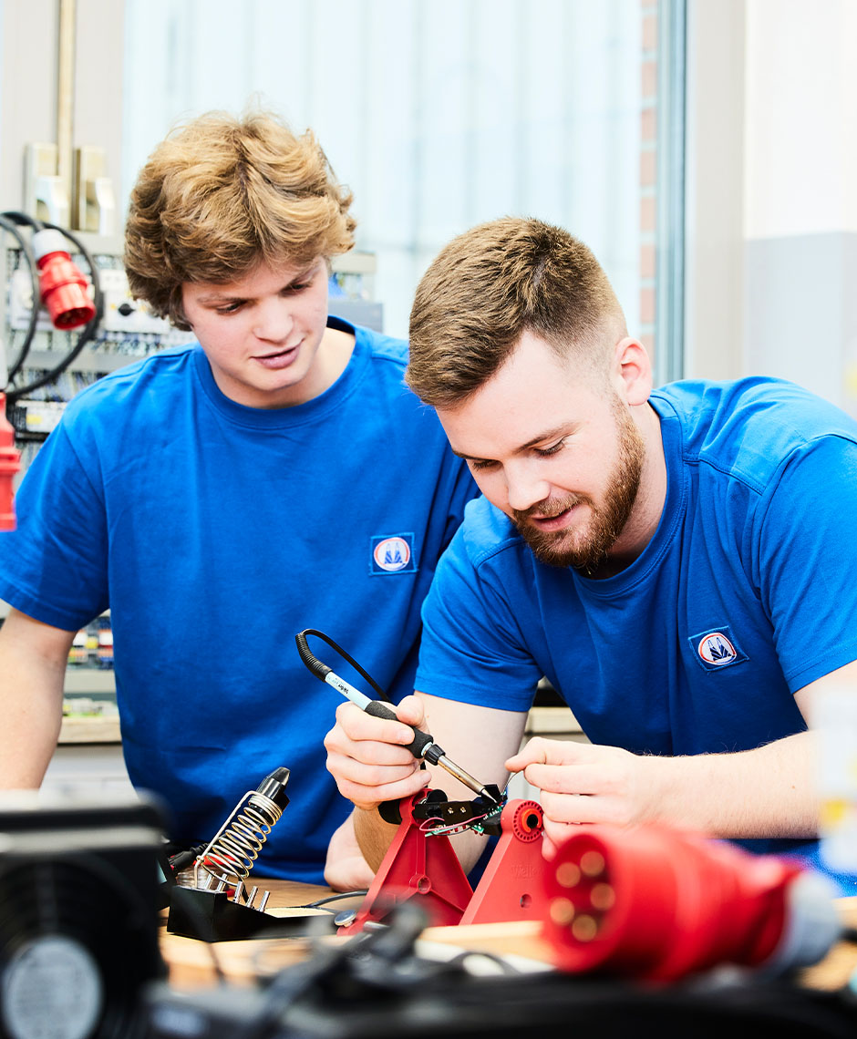 pfeifer-und-langen-karriere-ausbildung-elektroniker-betriebstechnik-2x