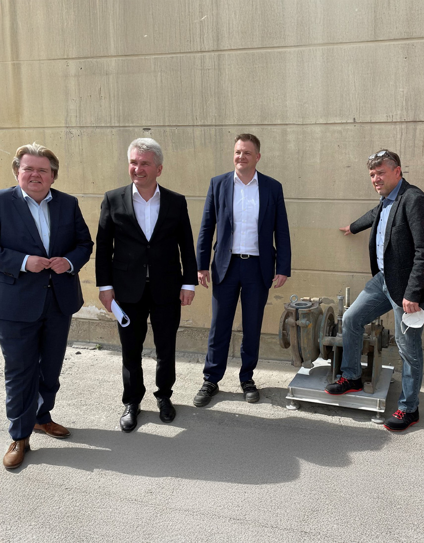 pfeifer-und-langen-newsroom-minister-pinkwart-mobile-2x.jpg-1